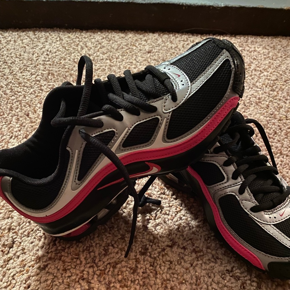 Nike Womens Reax 5 Shoe - size 6-NWOT
